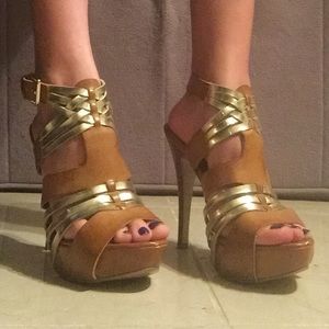 GUESS tan and gold strappy heels